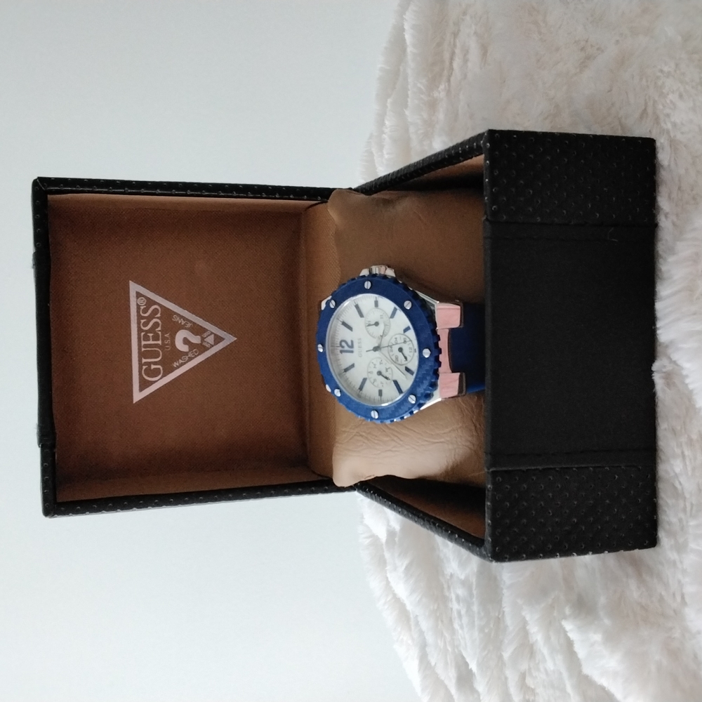 GUESS W90084L3 Overdrive watch with silicone band (Navy Blue), battery replaced